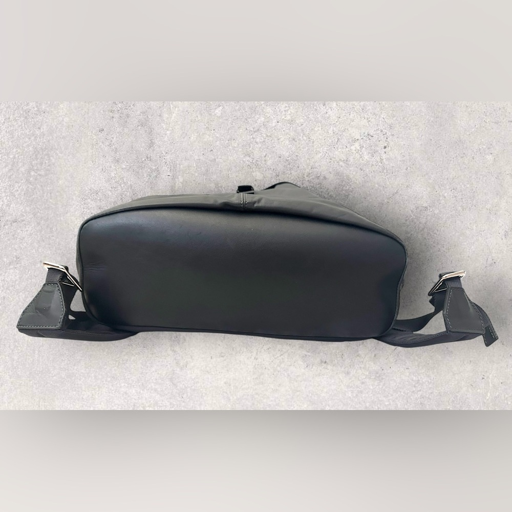 Lv Garon Leather Backpack - image 7